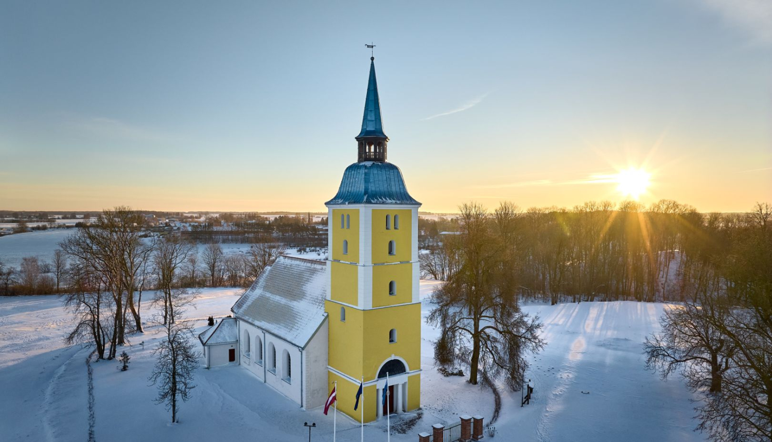 Kultūtelpa Mežotnes baznīca ziemā