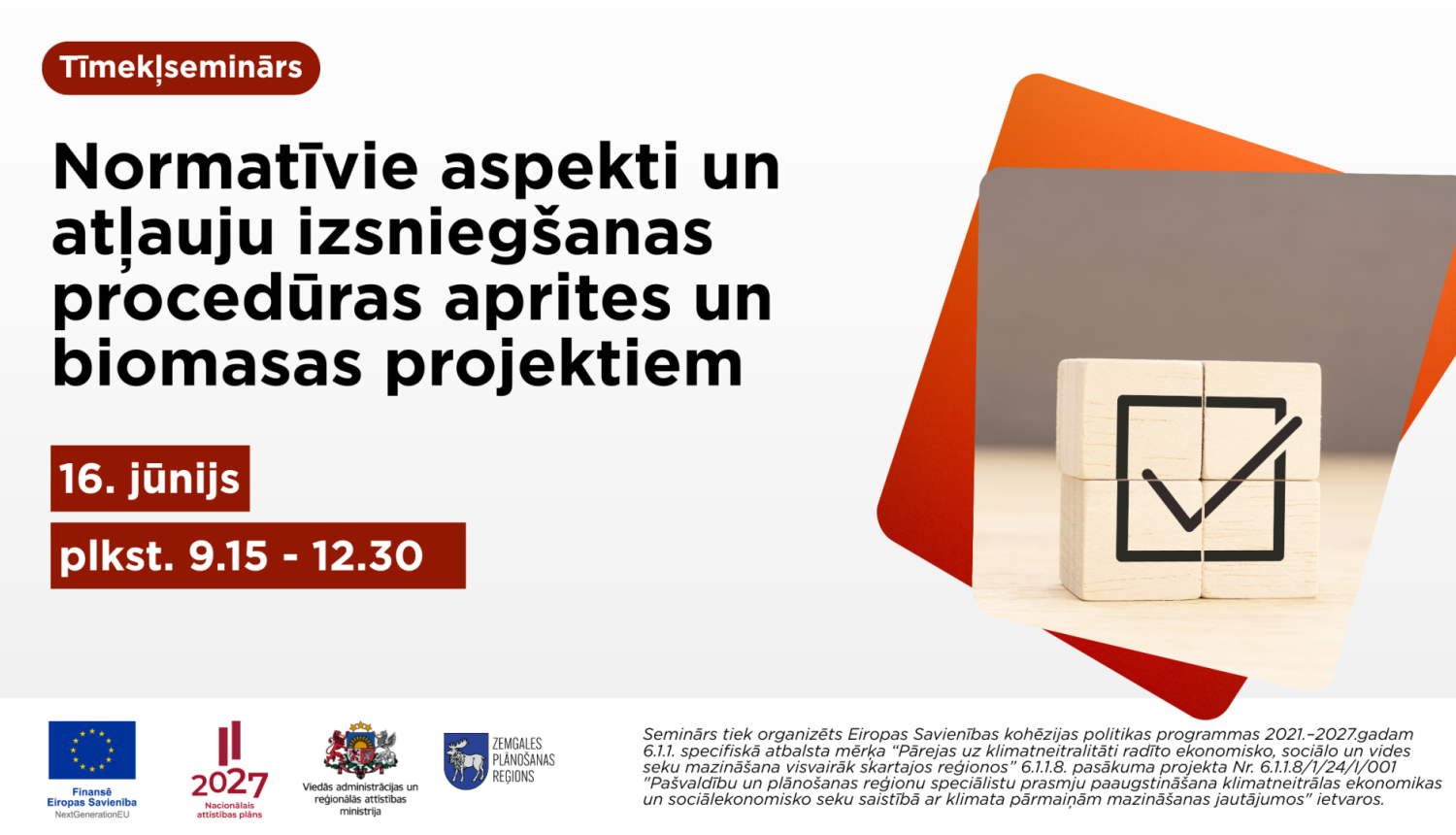 Infografika par tiešsaistes semināru ‘Normatīvie aspekti un atļauju izsniegšanas procedūras aprites un biomasas projektiem’, kas notiek 16. jūnijā no plkst. 9.15 līdz 12.30. Labajā pusē redzams attēls ar koka klucīšiem, kas veido apstiprinājuma ķeksīti, simbolizējot prasību izpildi, atbilstību normatīvajiem aktiem un atļauju saņemšanas procesu