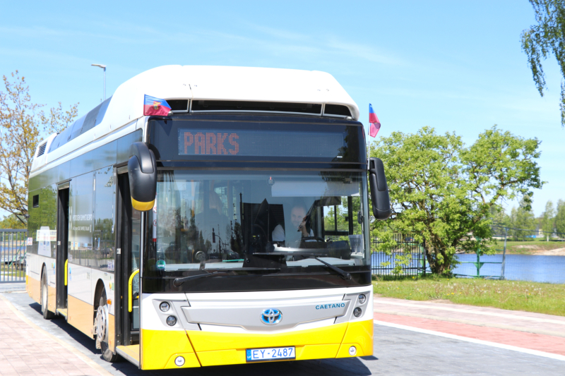 Ar ūdeņradi darbināms sabiedriskais transports