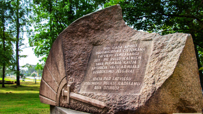 piemineklis Jelgavas aizstavjiem