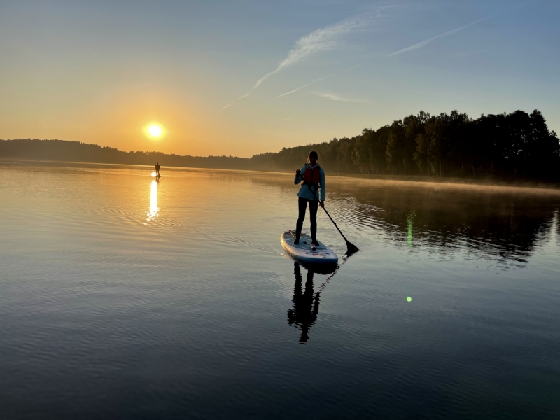 Brauciens ar SUP Laukezerā. Foto: Jēkabpils novada TIC arhīvs