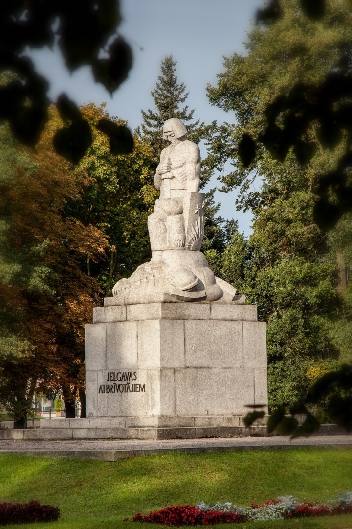 Piemineklis Jelgavas atbrīvotājiem “Lāčplēsis”