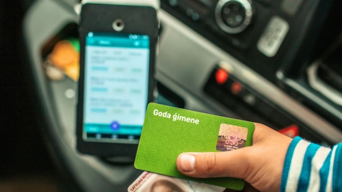 Goda ģimenes karte sabiedriskajā transportā