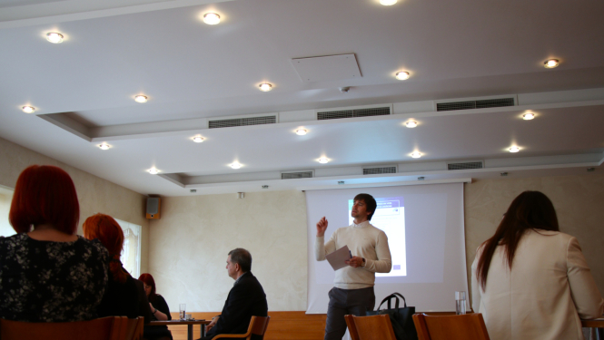 Projekta BalticPFASResolve vadītājas A.Penčura prezentē Zemgales reģiona pašvaldību pārstāvjiem projektā plānotās aktivitātes. Projekta BalticPFASResolve iesaistīto pušu darbnīca