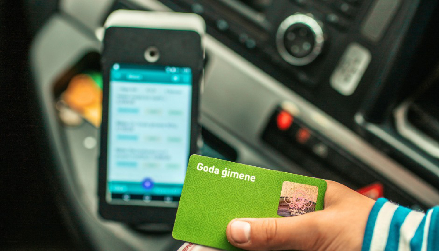 Goda ģimenes karte sabiedriskajā transportā